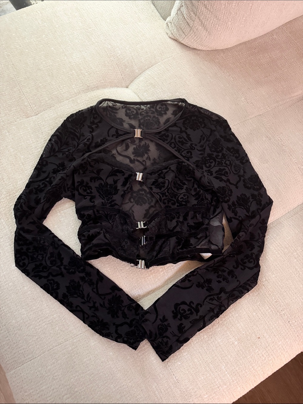 SHEIN Black Burnout Velvet Hook-Front Long Sleeve Crop Top
